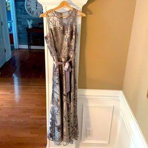 Tahari sequined dress. Size 8. Silver.